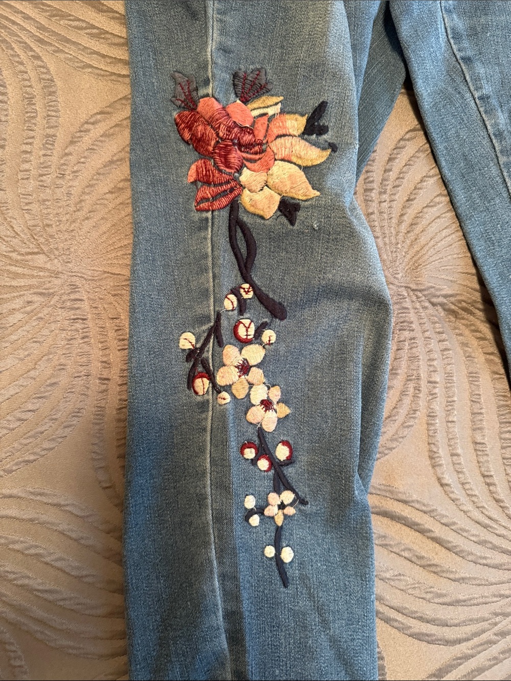 Light Blue Floral Embroidered Skinny Jeans for Women - Picture 3 of 6